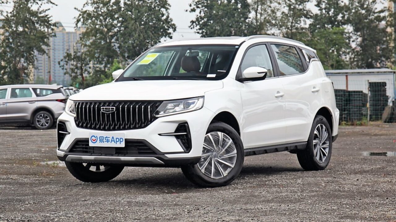 Новый Geely Emgrand X7 заметили у дилеров - Китайские автомобили